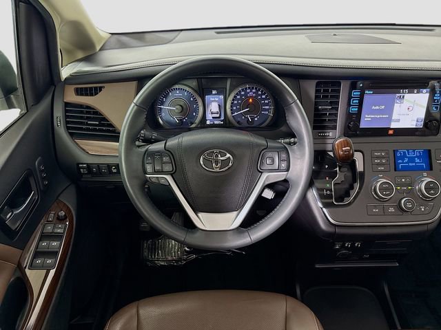 Used 2017 Toyota Sienna XLE image 23