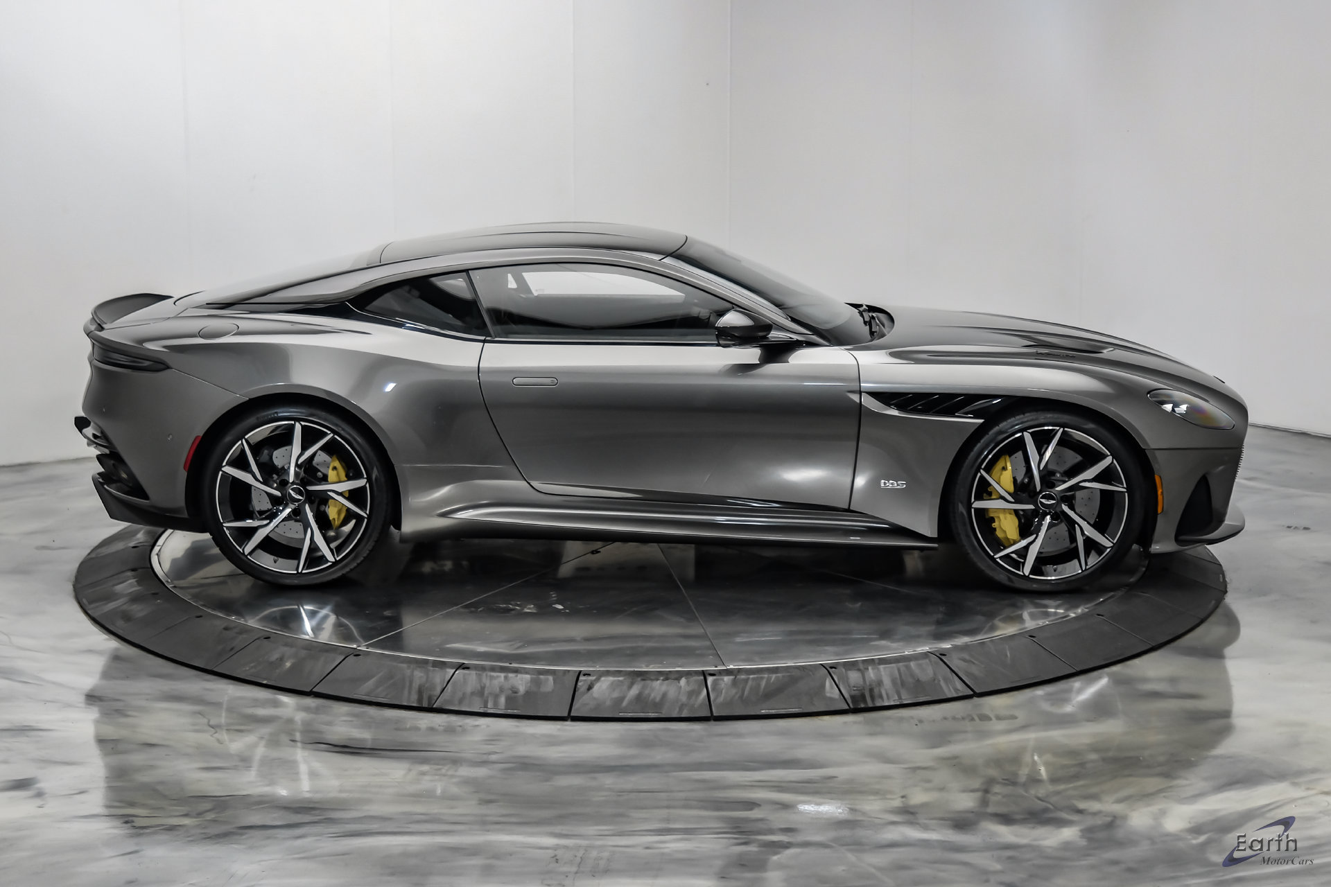 Used 2019 Aston Martin DBS Superleggera RWD image 22