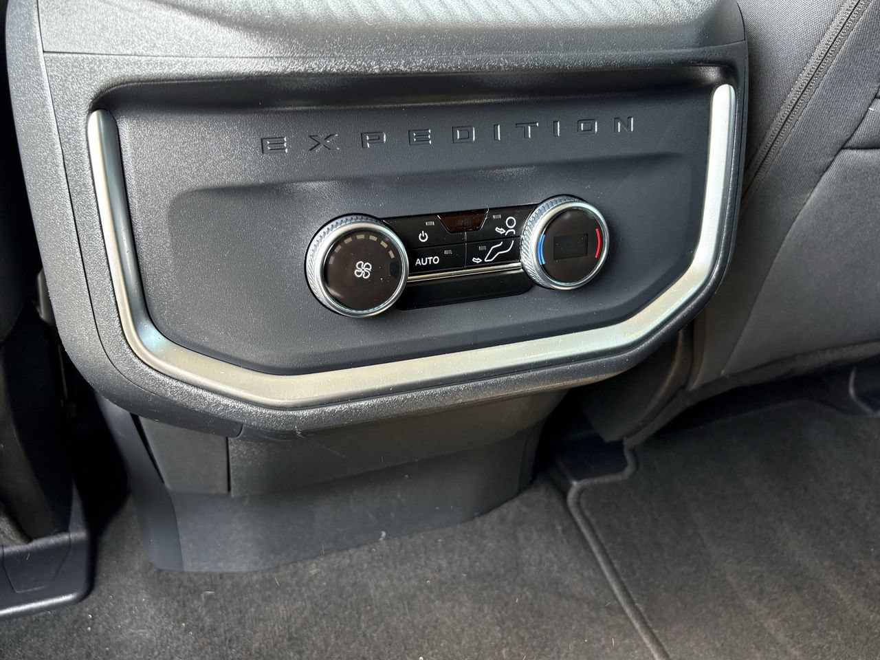Used 2025 Ford Expedition Max Active RWD image 24