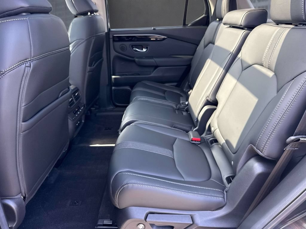 Used 2025 Honda Pilot Touring image 14