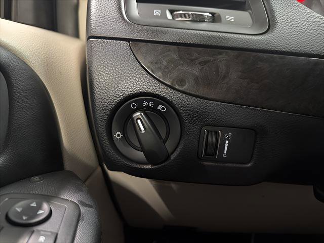Used 2019 Dodge Grand Caravan SE w/ UConnect Hands-Free Group image 21