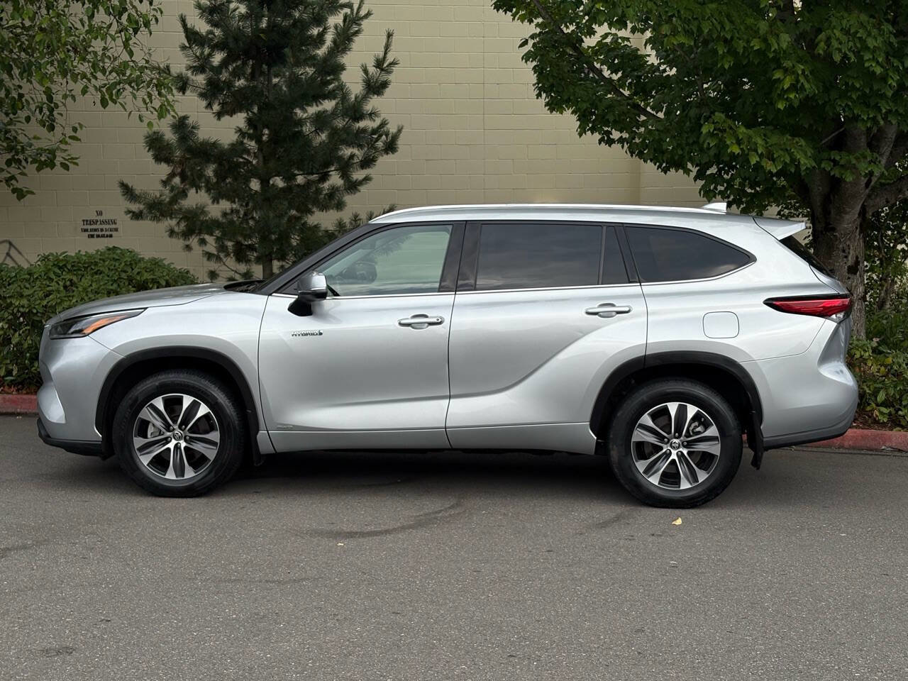 Used 2021 Toyota Highlander XLE image 5