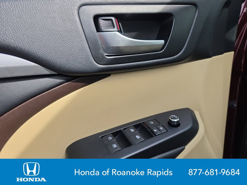 Used 2019 Toyota Highlander XLE AWD/4WD image 11