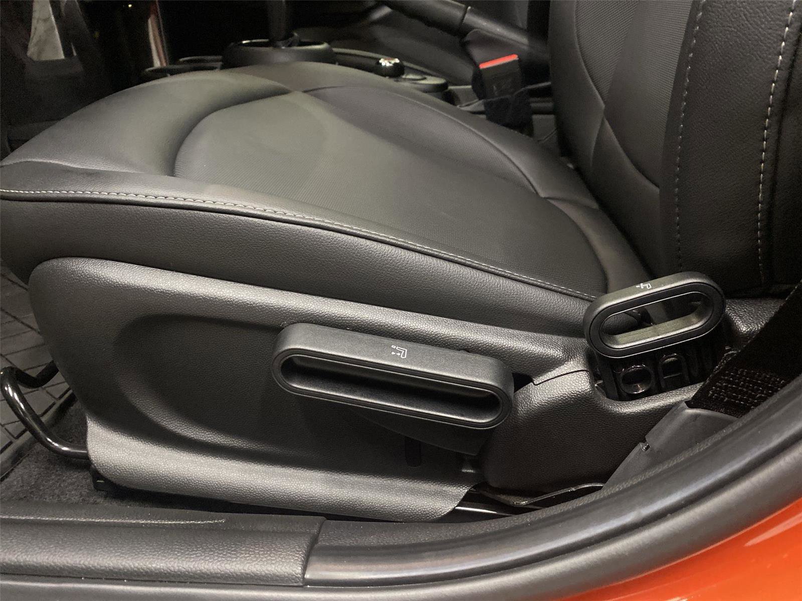 Used 2020 MINI Cooper 4-Door Hardtop FWD image 18