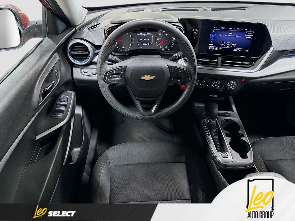 Used 2024 Chevrolet Trax LS w/ LS Convenience Package FWD image 21