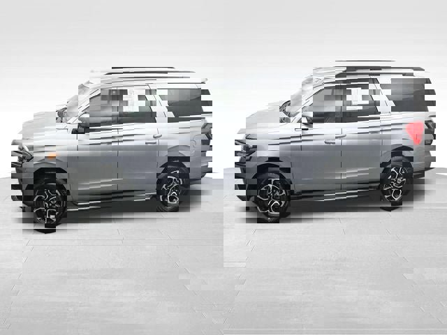 Used 2023 Ford Expedition Max XLT image 13