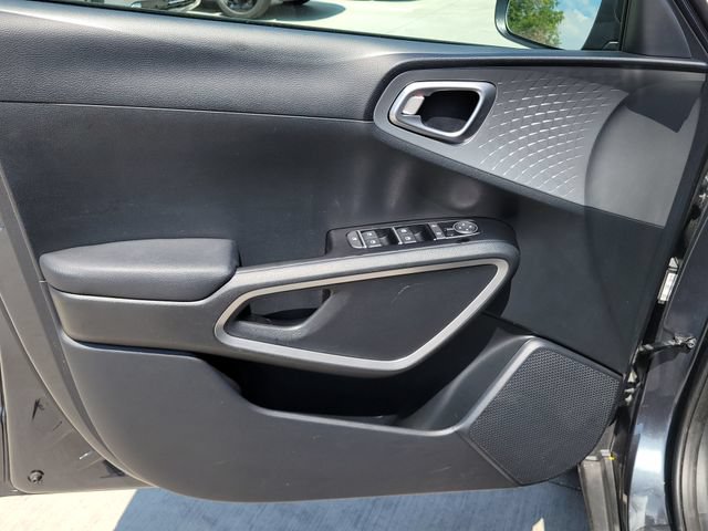 Certified 2025 Kia Soul LX w/ LX Technology Package FWD image 9