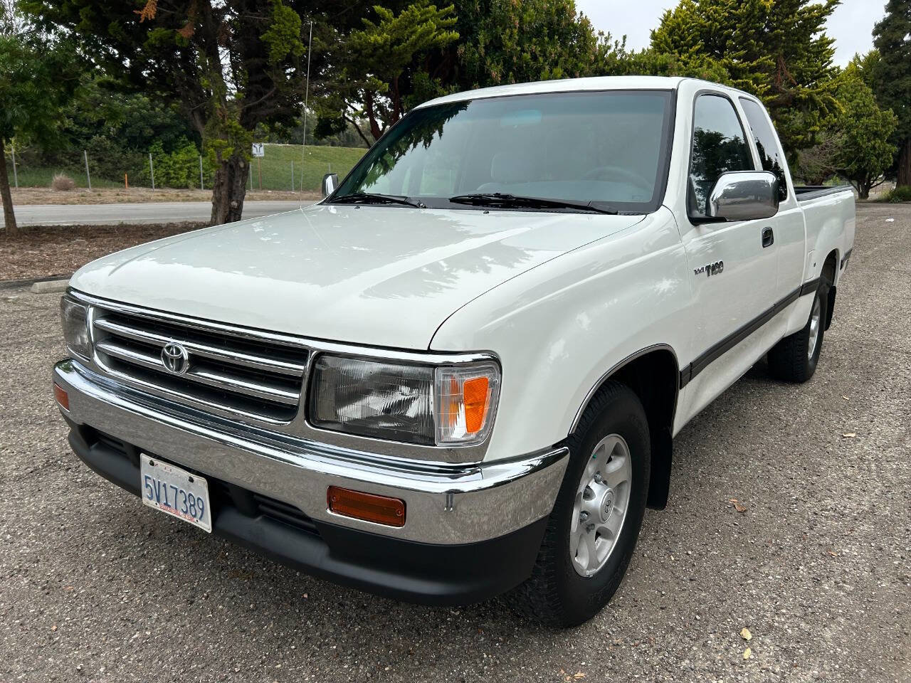 Used 1998 Toyota T100 SR5 RWD image 2