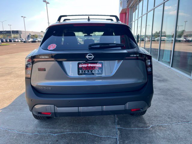 New 2027 Nissan Kicks SR FWD image 3