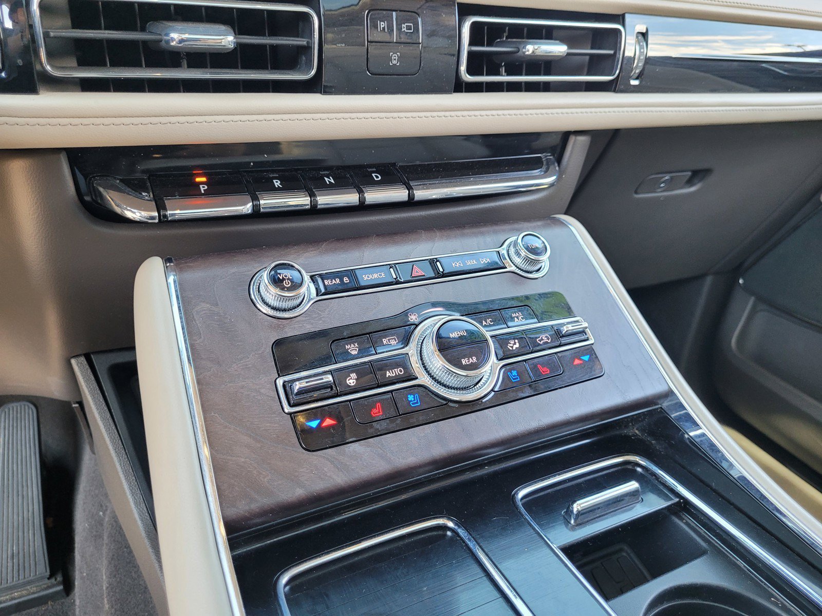 Used 2023 Lincoln Aviator Reserve w/ Equipment Group 201A RWD image 21