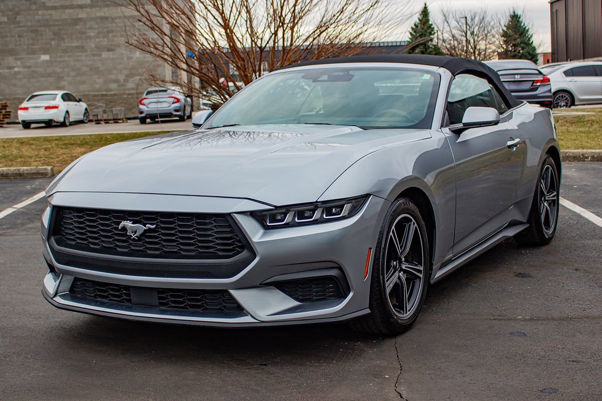 Used 2024 Ford Mustang Premium RWD image 3