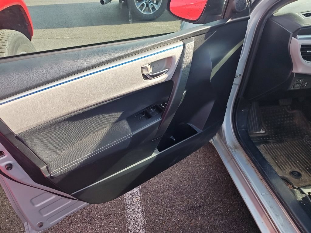 Used 2014 Toyota Corolla LE FWD image 5