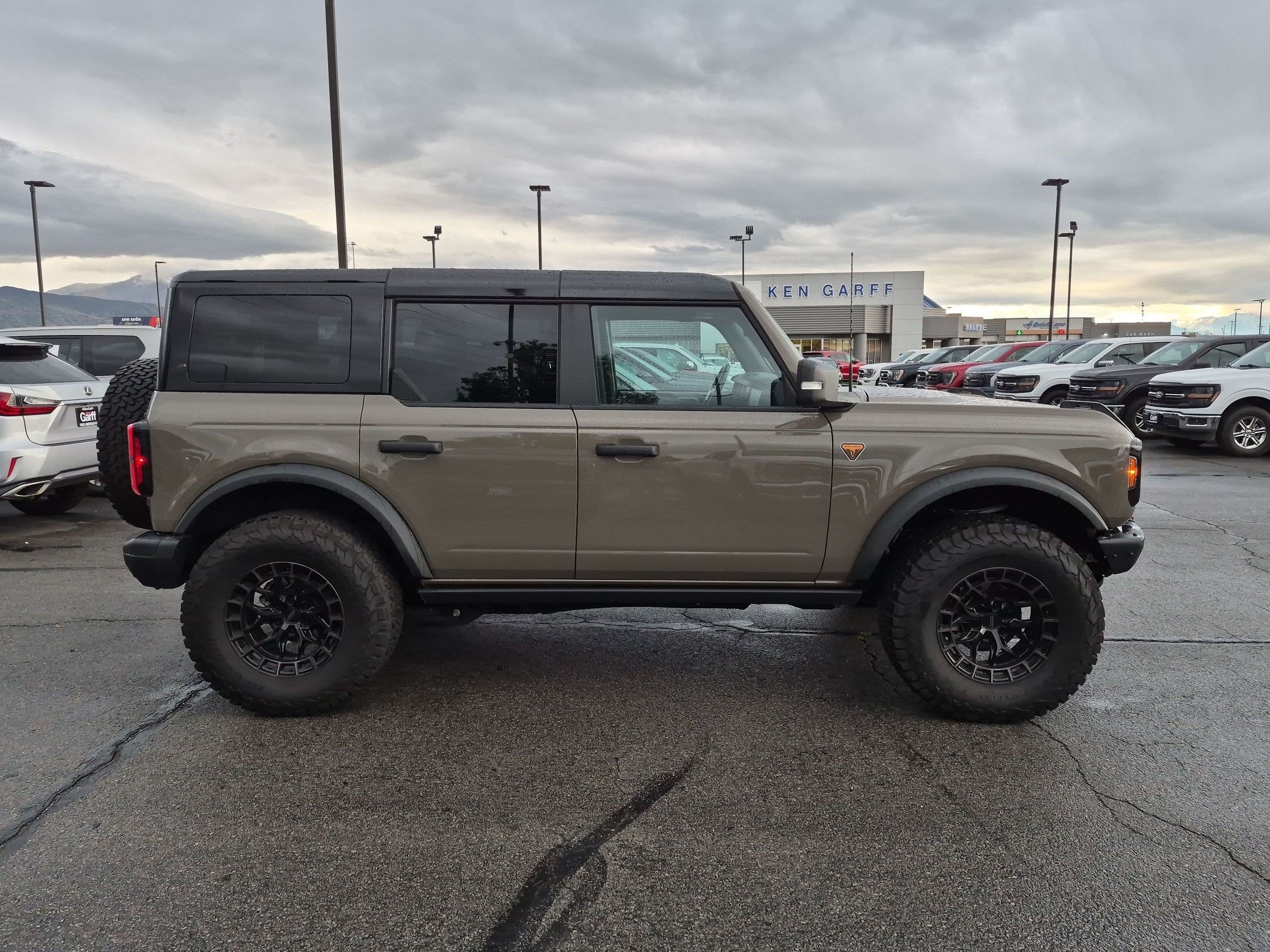 Used 2025 Ford Bronco Badlands AWD/4WD image 2