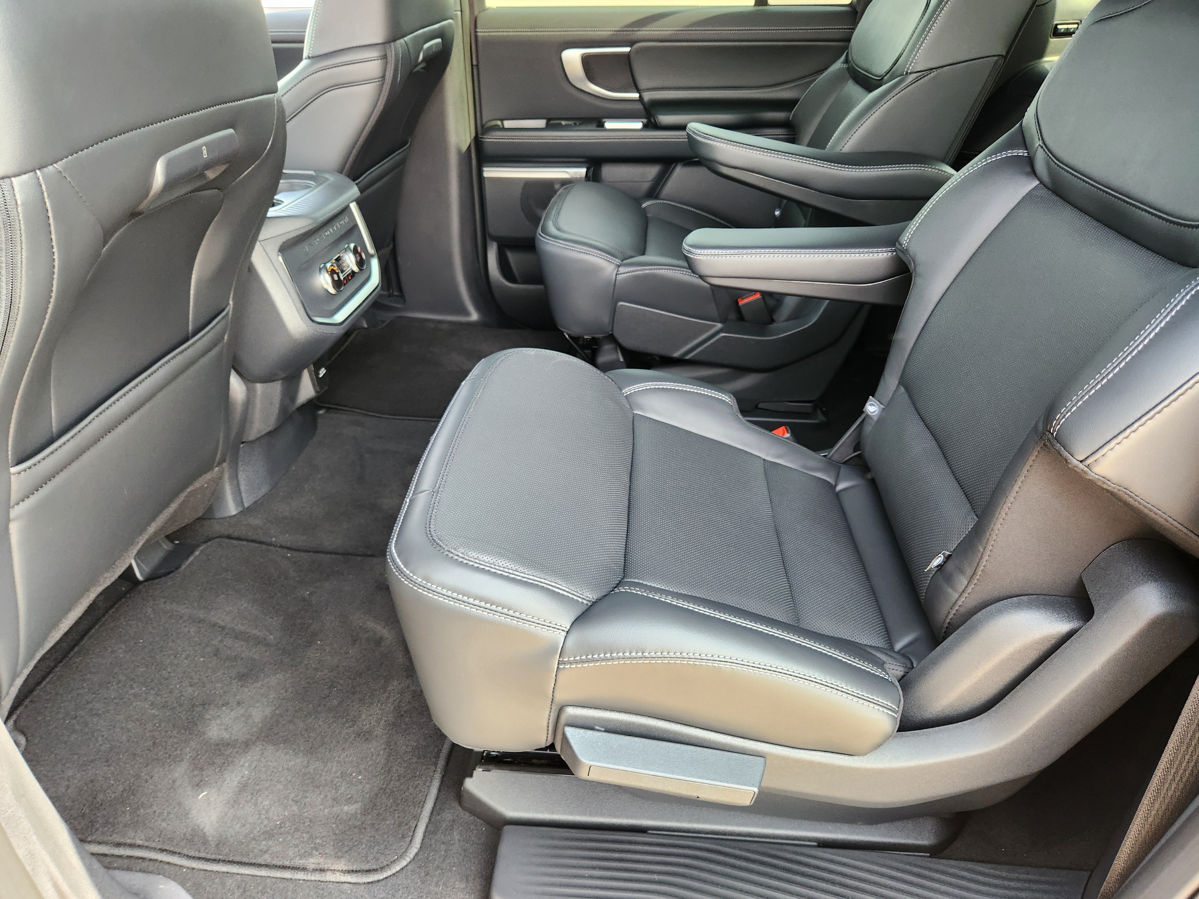 New 2026 Ford Expedition Max Platinum w/ Stealth Appearance Package AWD/4WD image 20