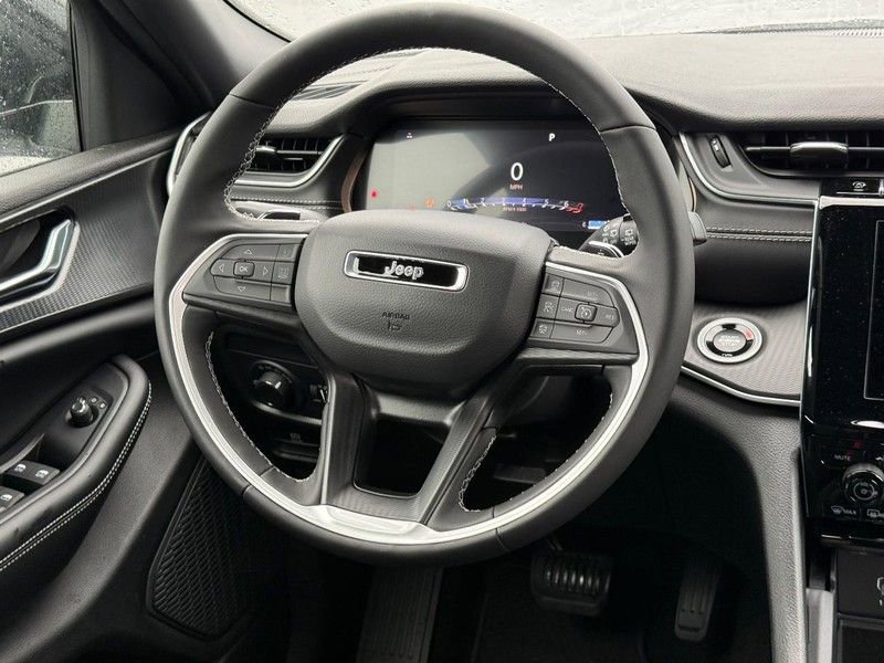 New 2025 Jeep Grand Cherokee Altitude image 7