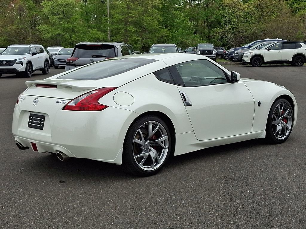 Used 2017 Nissan 370Z Coupe RWD image 6