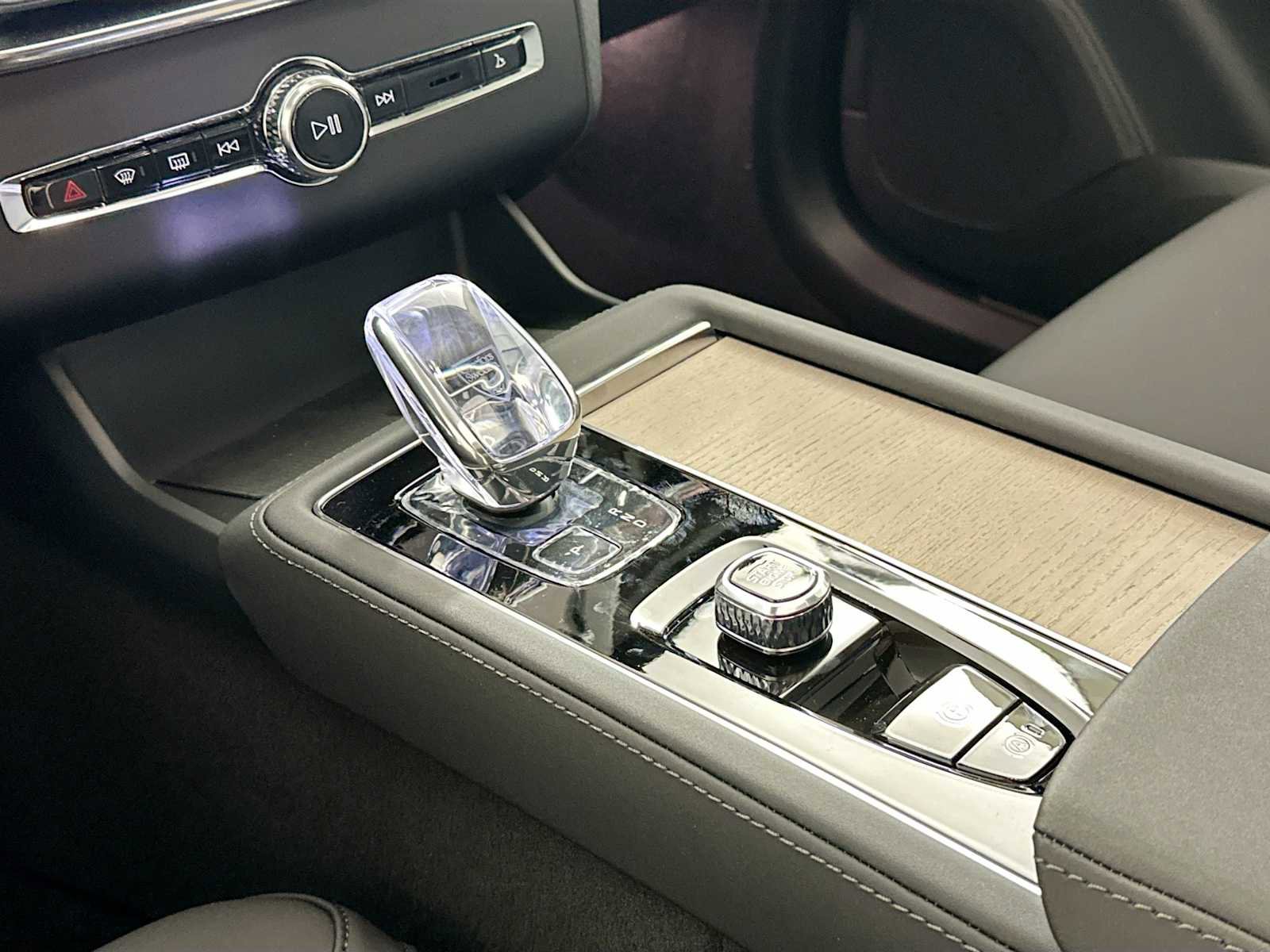 Used 2025 Volvo XC90 B6 Plus w/ Protection Package Premier image 16