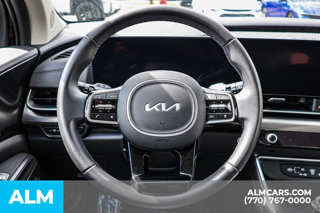 Used 2025 Kia Carnival SX w/ SX Dark Edition Package FWD image 33