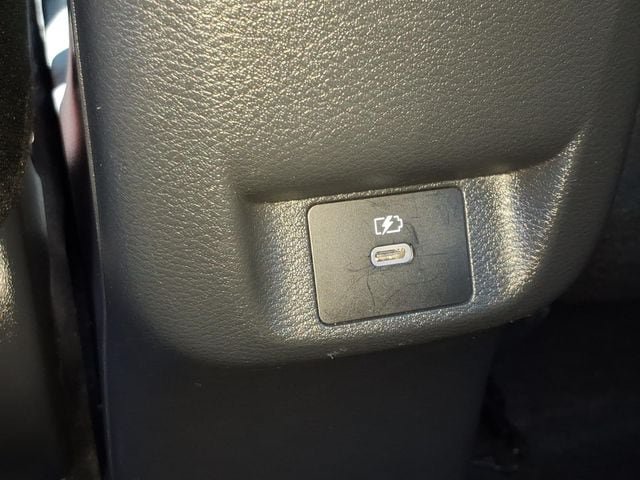 Used 2024 Nissan Versa SR FWD image 12