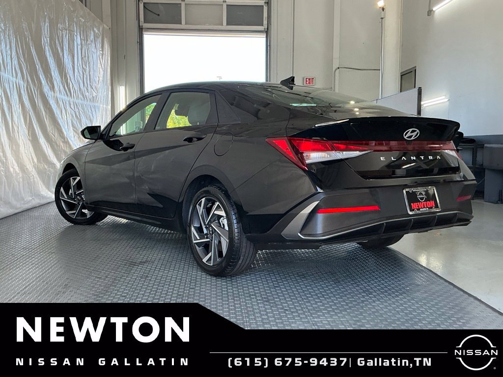 Used 2025 Hyundai Elantra Sport FWD image 19