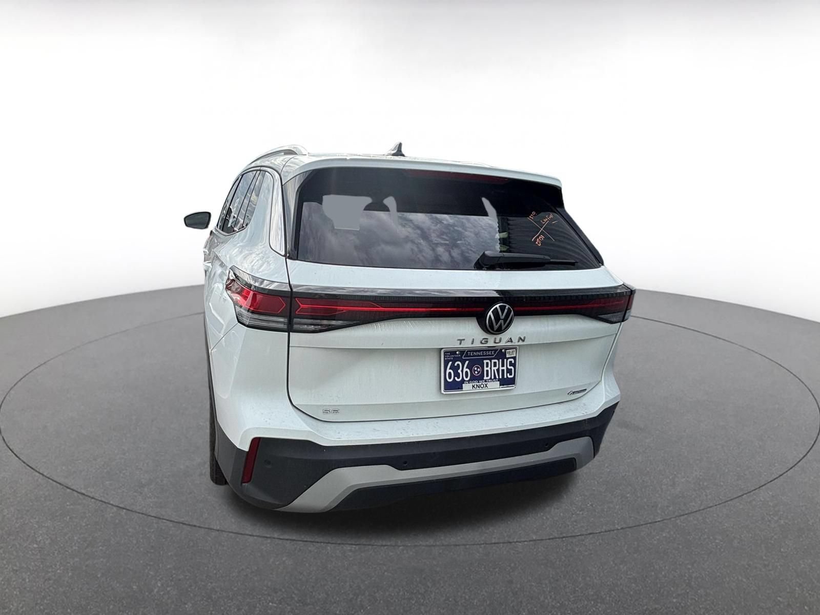 Used 2026 Volkswagen Tiguan SE AWD/4WD image 8