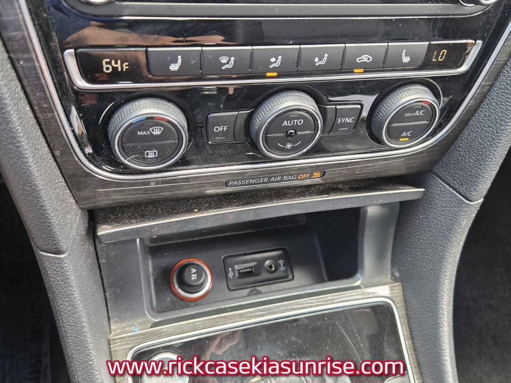 Used 2018 Volkswagen Passat 2.0T SE FWD image 25