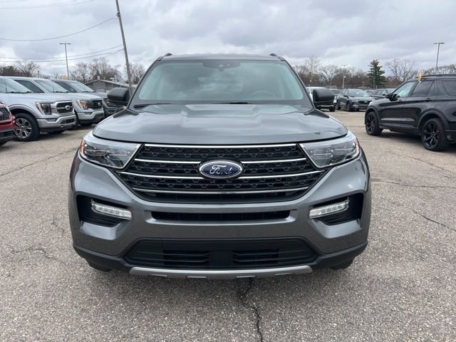 Certified 2022 Ford Explorer XLT w/ Equipment Group 202A image 2
