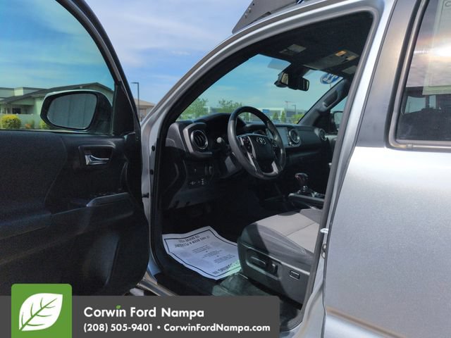 Used 2022 Toyota Tacoma TRD Sport w/ Technology Package AWD/4WD image 9
