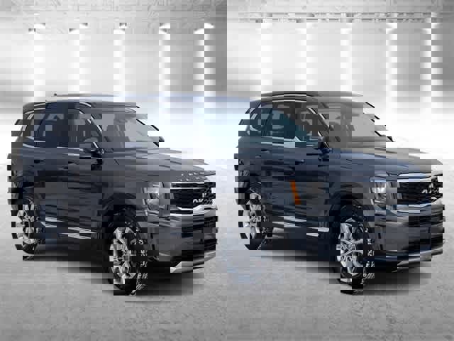 Used 2022 Kia Telluride LX image 2