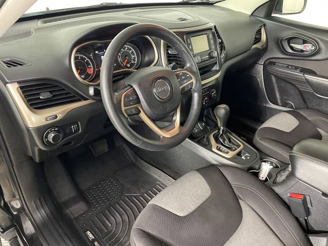 Used 2015 Jeep Cherokee Sport image 3