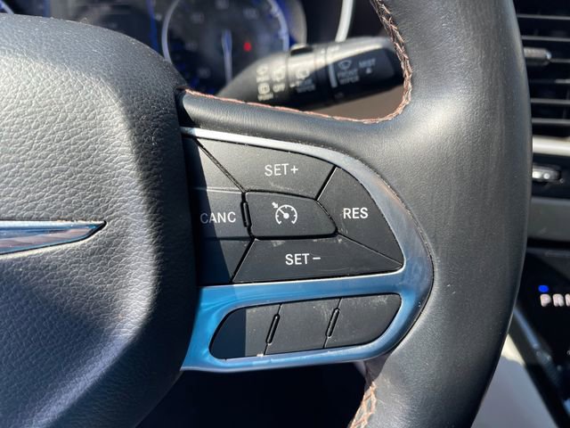 Used 2017 Chrysler Pacifica Touring-L w/ Tire & Wheel Group FWD image 35