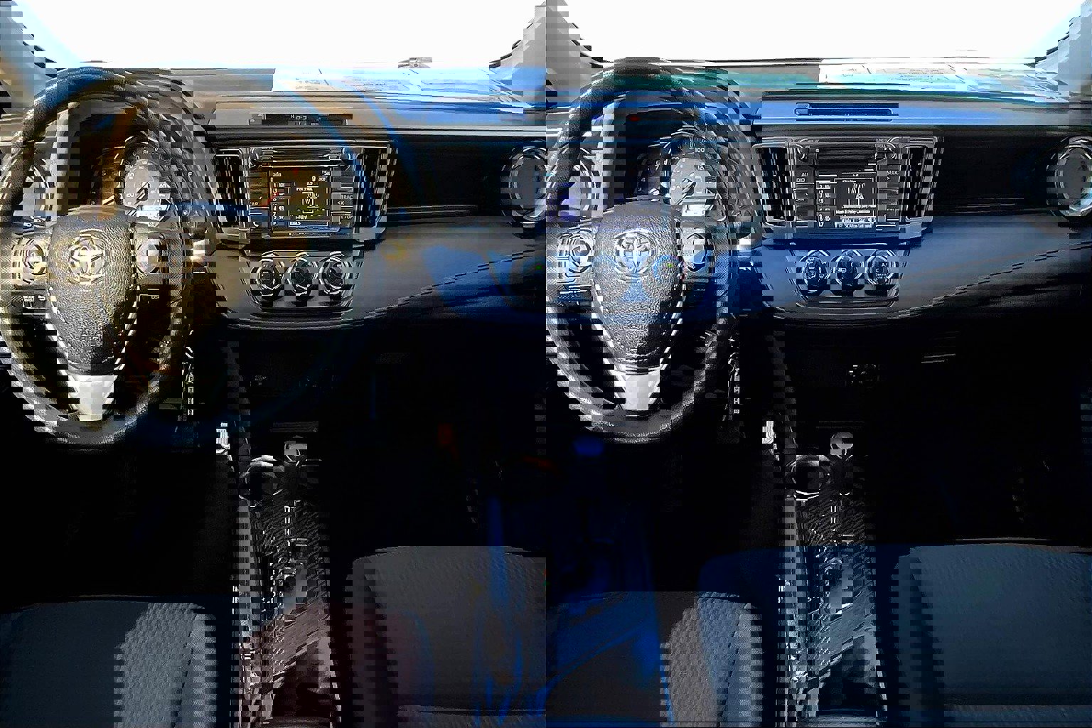 Used 2015 Toyota RAV4 LE image 14