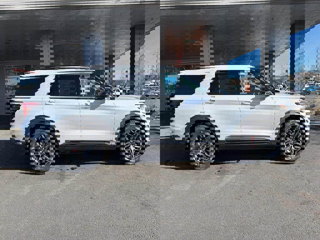 New 2026 Ford Explorer ST image 3