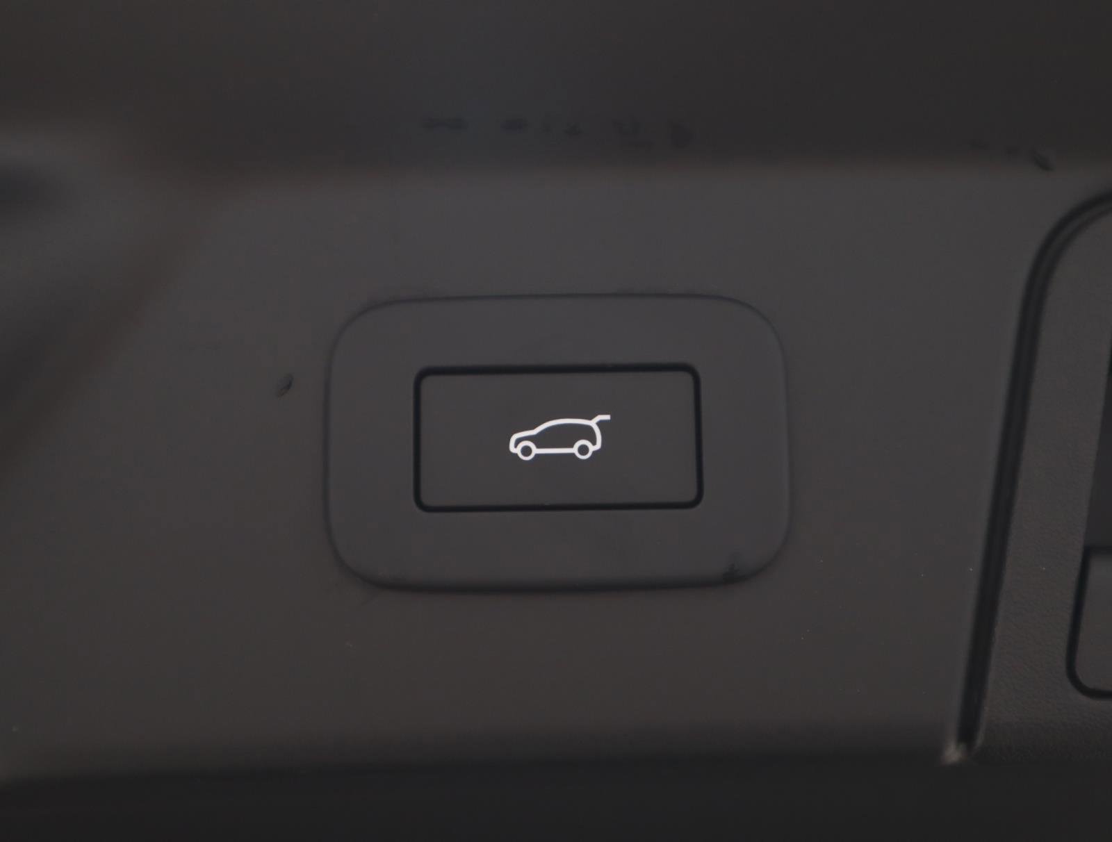 Used 2026 Land Rover Range Rover Velar Dynamic SE image 11