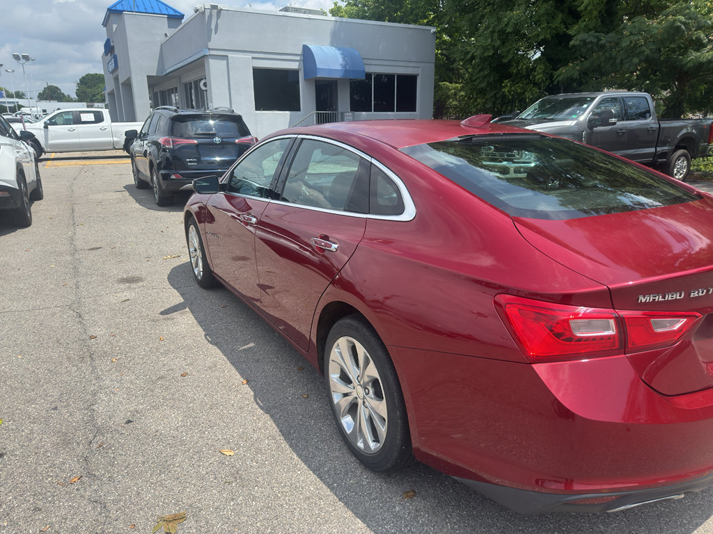 Used 2017 Chevrolet Malibu Premier FWD image 2