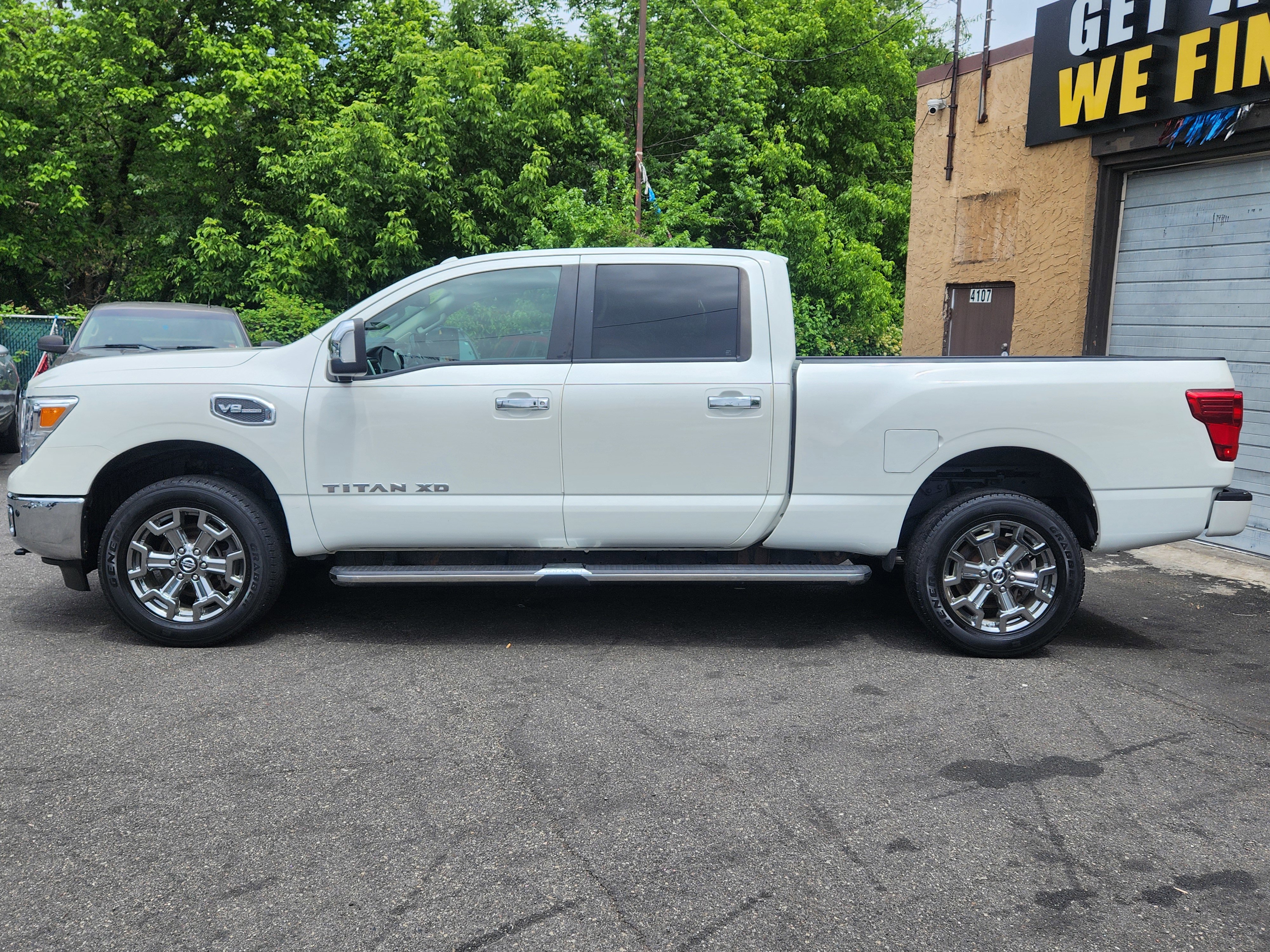 Used 2019 Nissan Titan SL w/ Chrome Package AWD/4WD image 2