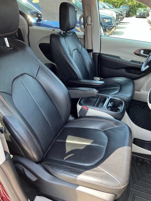 Certified 2017 Chrysler Pacifica Touring-L FWD image 17