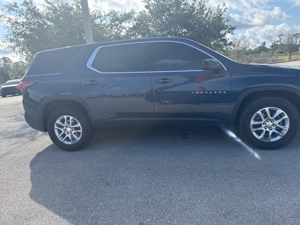 Used 2022 Chevrolet Traverse LS FWD image 3