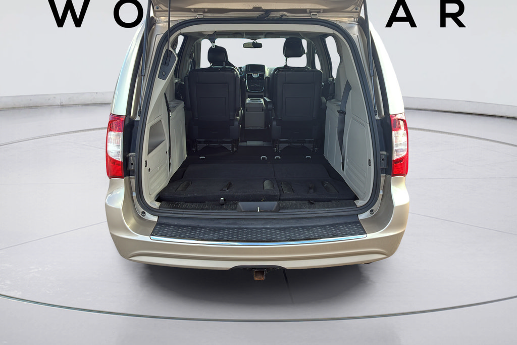 Used 2016 Chrysler Town & Country Touring w/ Trailer Tow Group FWD image 19