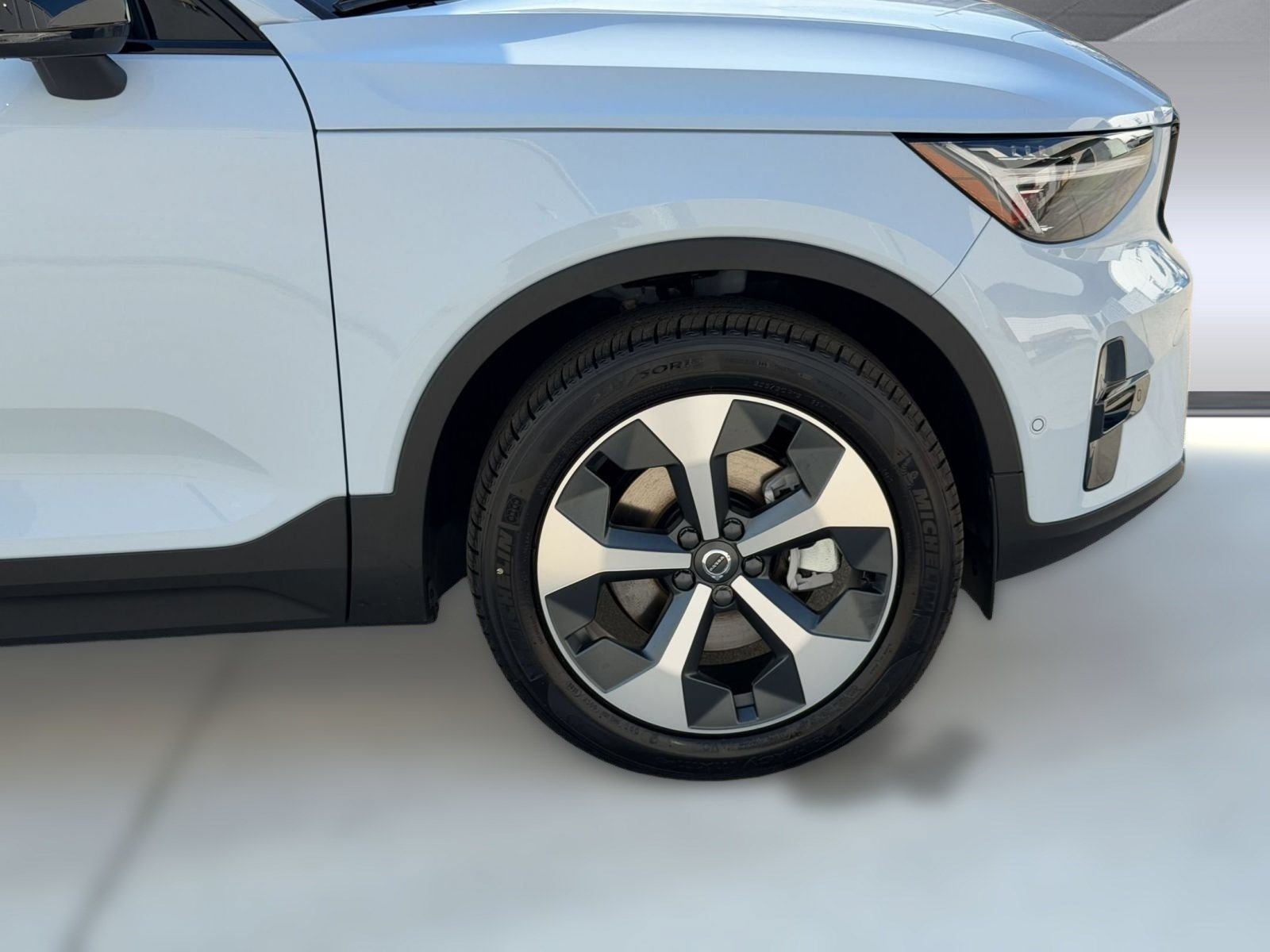 New 2026 Volvo XC40 B5 Plus w/ Protection Package Premier AWD/4WD image 12