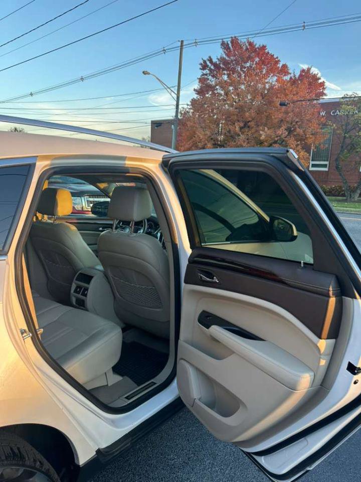 Used 2015 Cadillac SRX Luxury w/ Driver Awareness Package AWD/4WD image 18