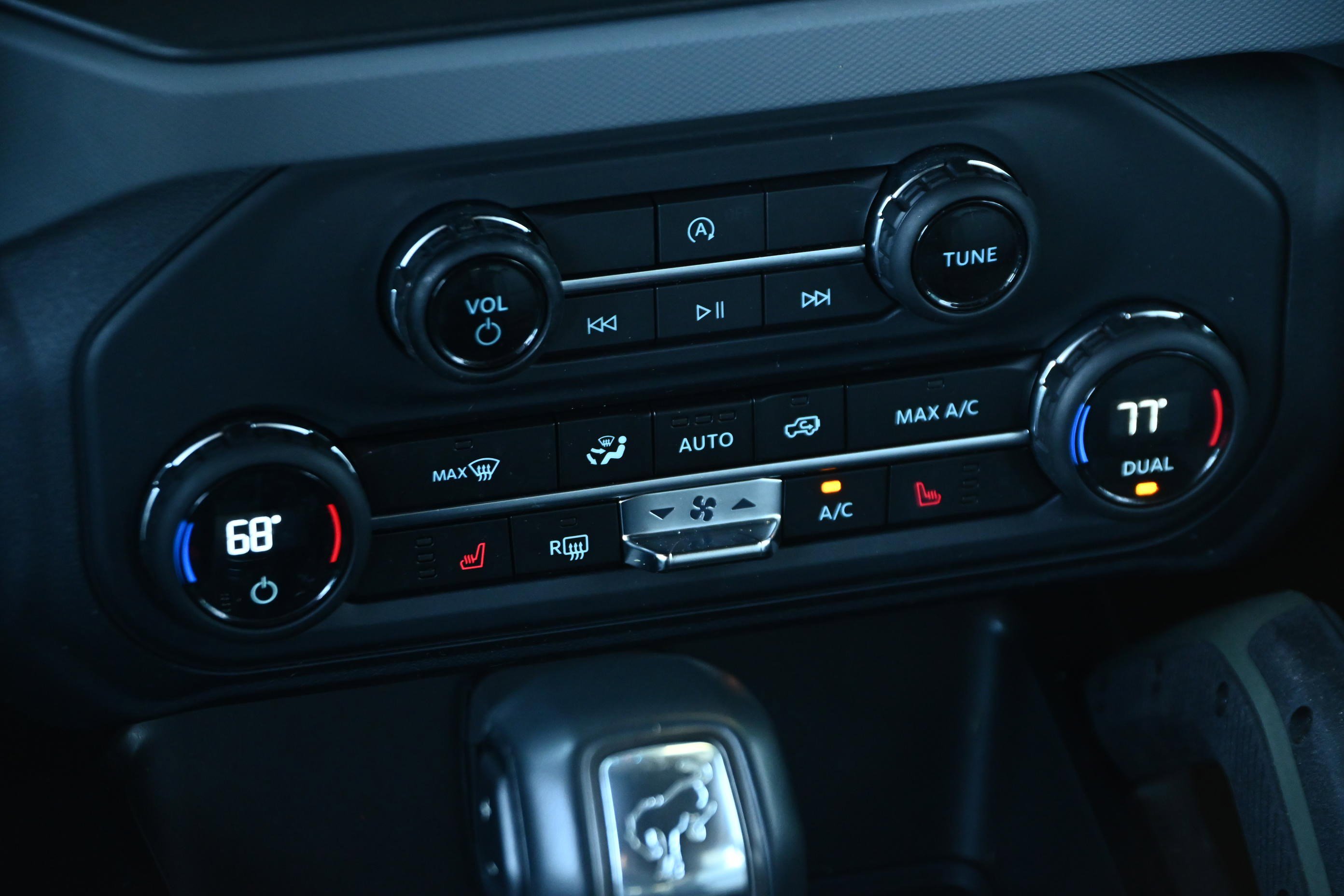 Used 2023 Ford Bronco Everglades image 19