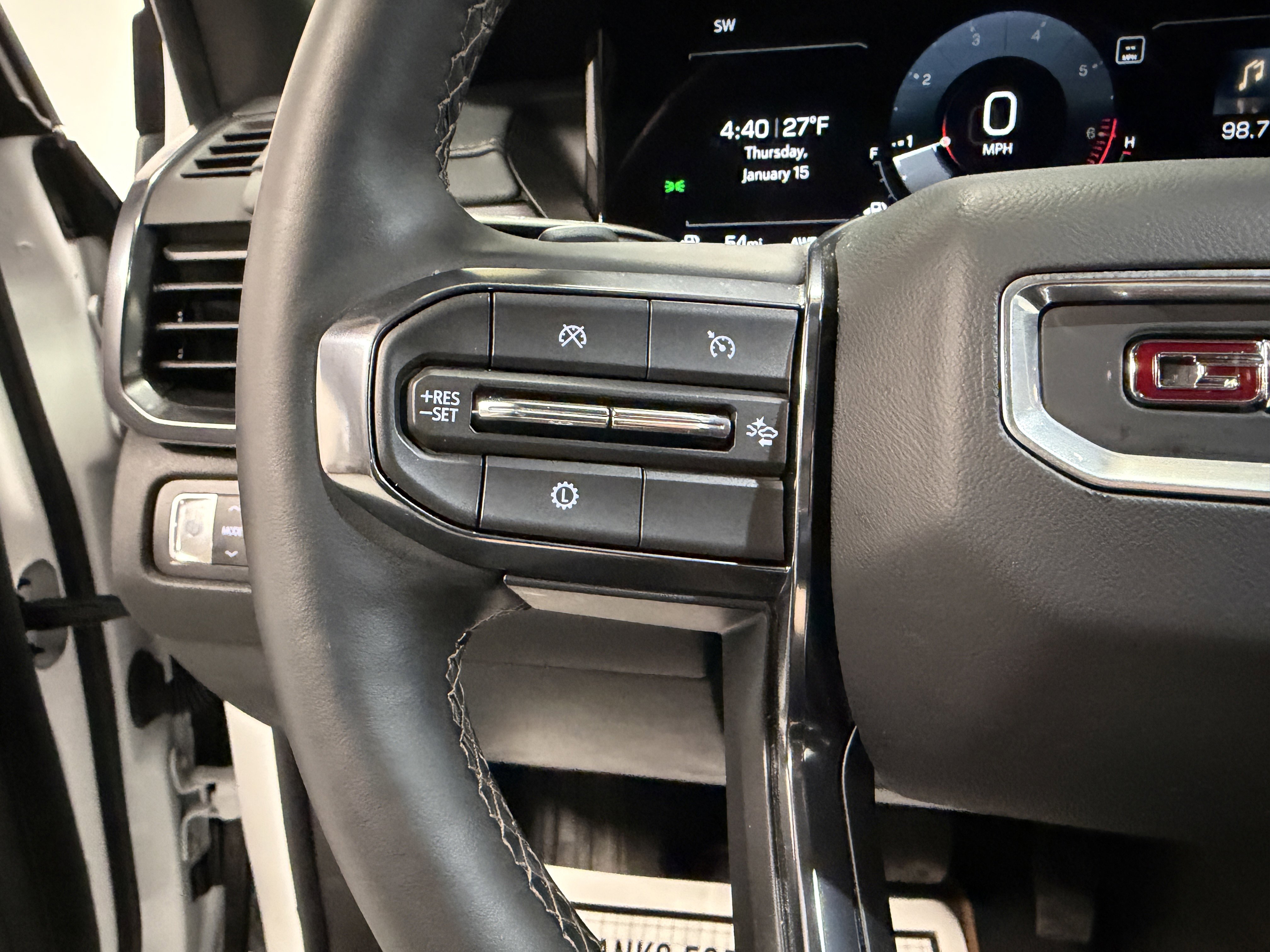 Used 2025 GMC Acadia AT4 w/ Luxury Package image 20