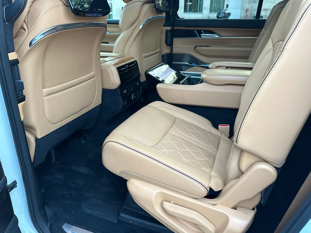 Used 2023 Jeep Grand Wagoneer L Series III w/ Rear Seat Video Group 1 AWD/4WD image 20