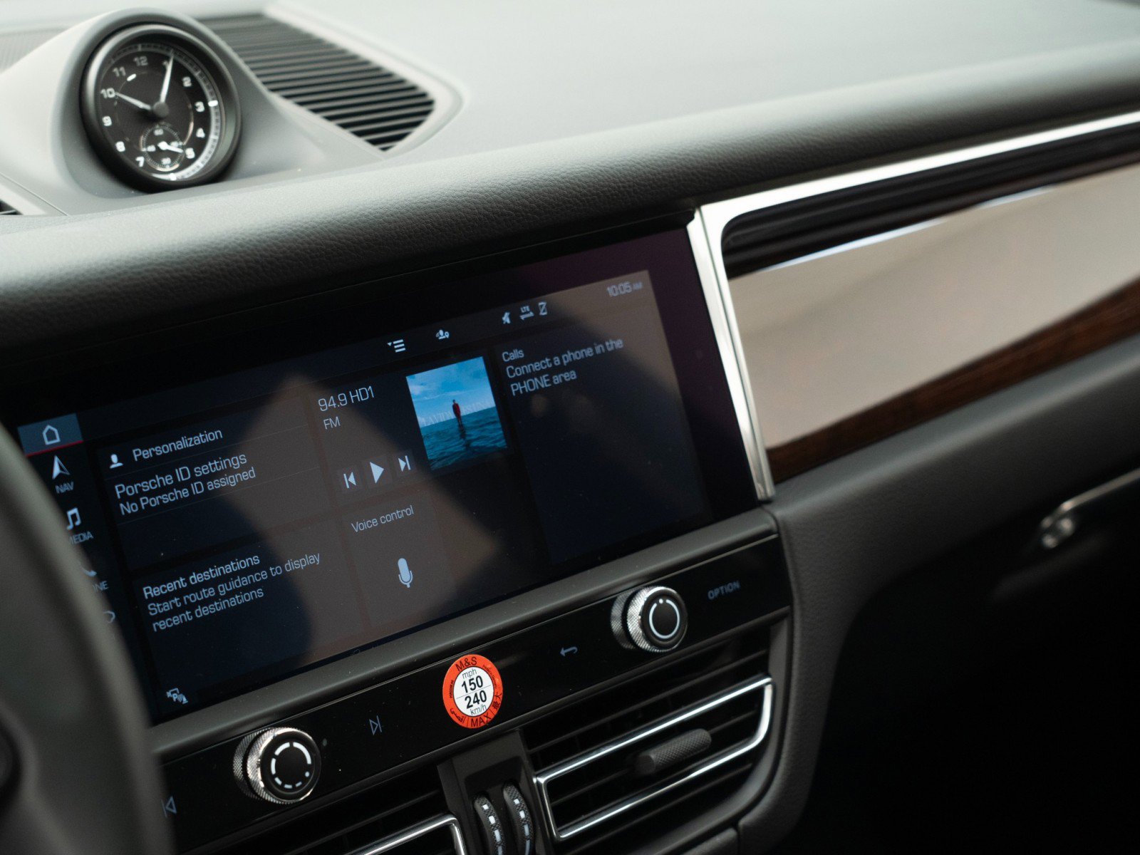 Certified 2025 Porsche Macan image 25