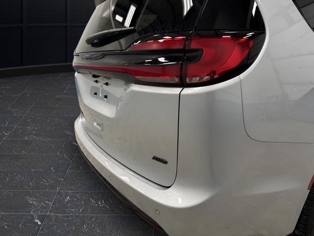 New 2026 Chrysler Pacifica Select w/ S Appearance Package image 33