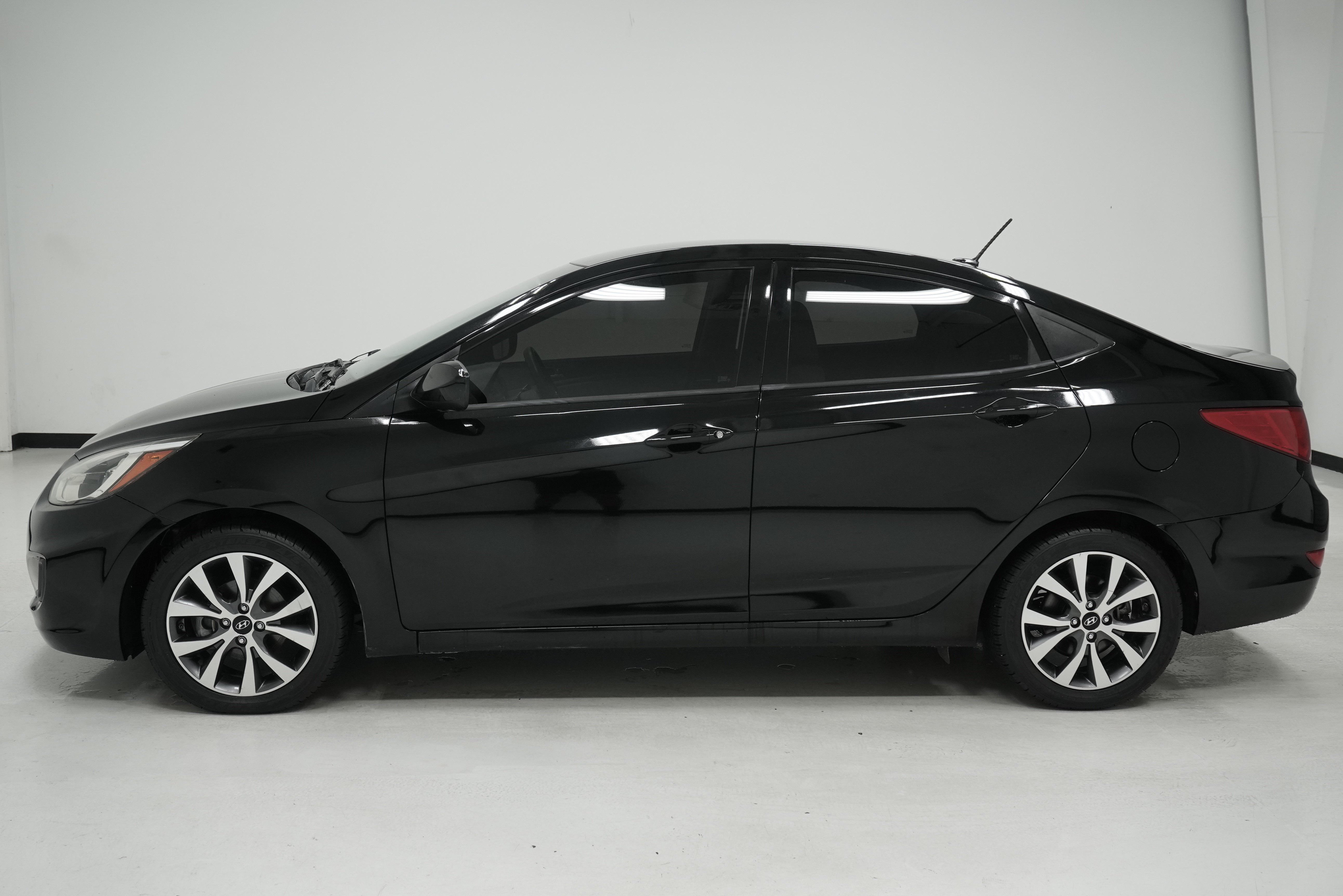 Used 2017 Hyundai Accent Value Edition FWD image 5