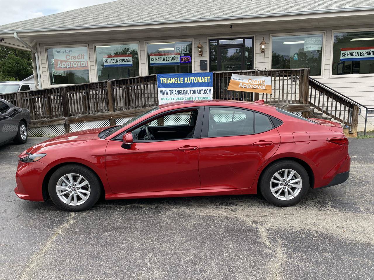 Used 2025 Toyota Camry LE w/ Convenience Package FWD image 6