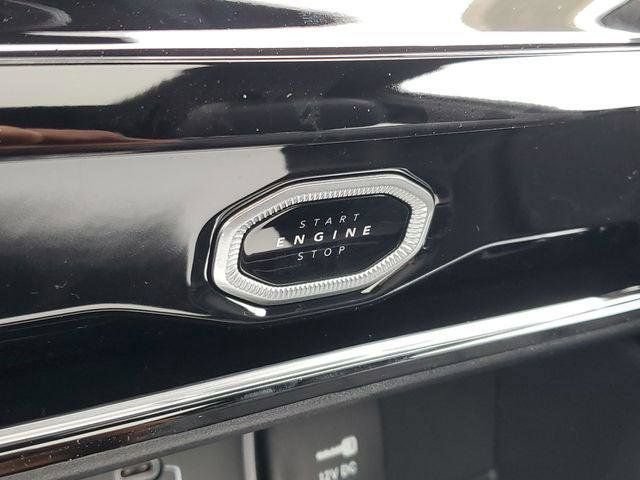 New 2026 Jeep Grand Cherokee L Limited w/ Luxury Tech Group II AWD/4WD image 25