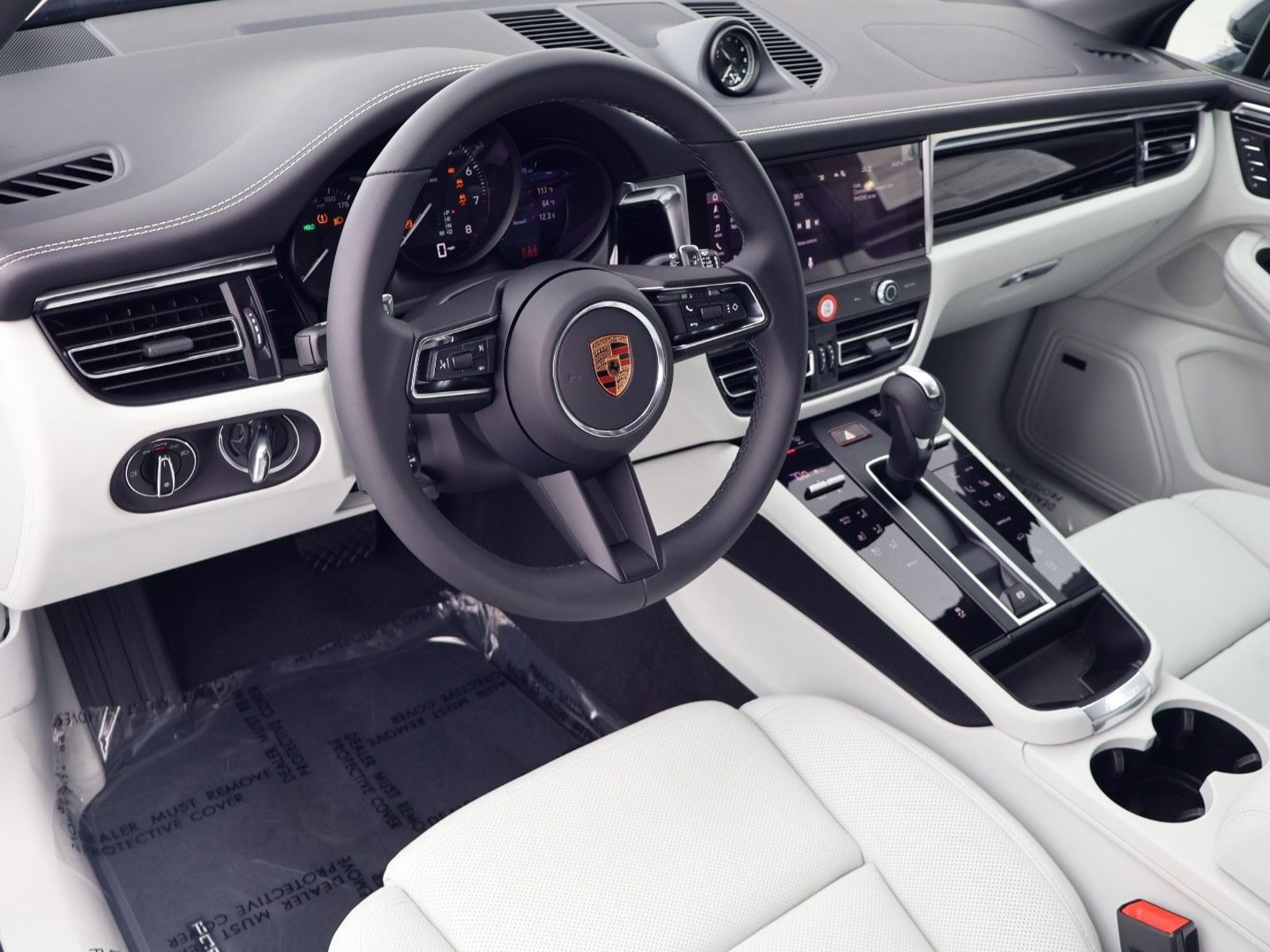 New 2026 Porsche Macan AWD/4WD image 4